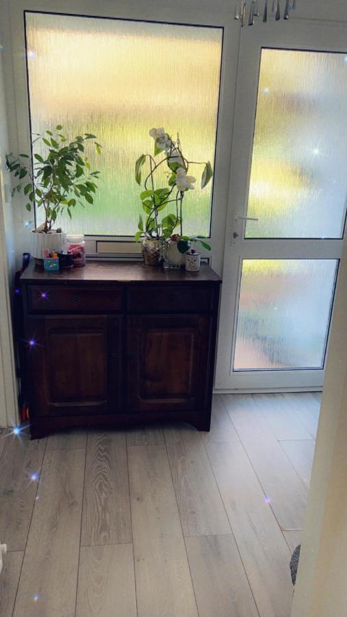 Stay In Woking With Benita Horsell Bagian luar foto