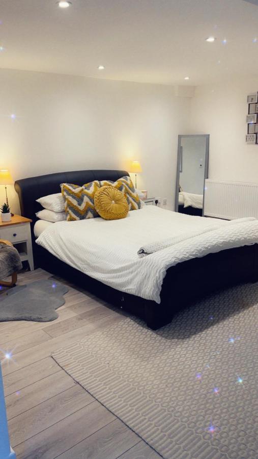 Stay In Woking With Benita Horsell Bagian luar foto