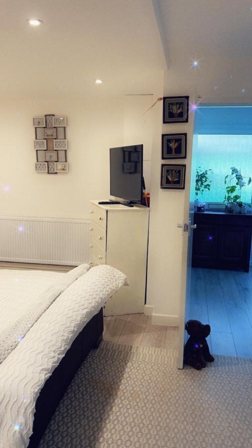 Stay In Woking With Benita Horsell Bagian luar foto